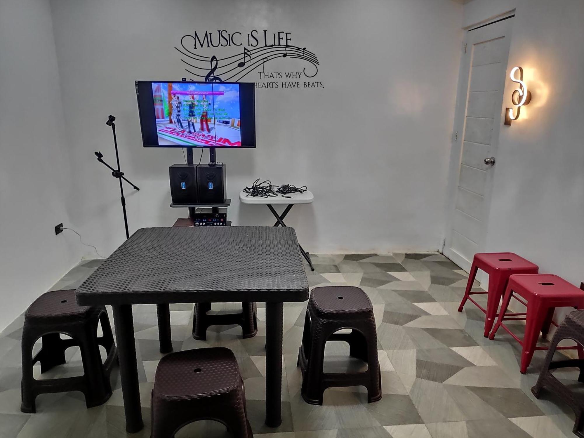 Tagaytay Staycation By Naya And Darla W Free Swimming Pool, Wifi & Netflix Tagaytay City Eksteriør billede